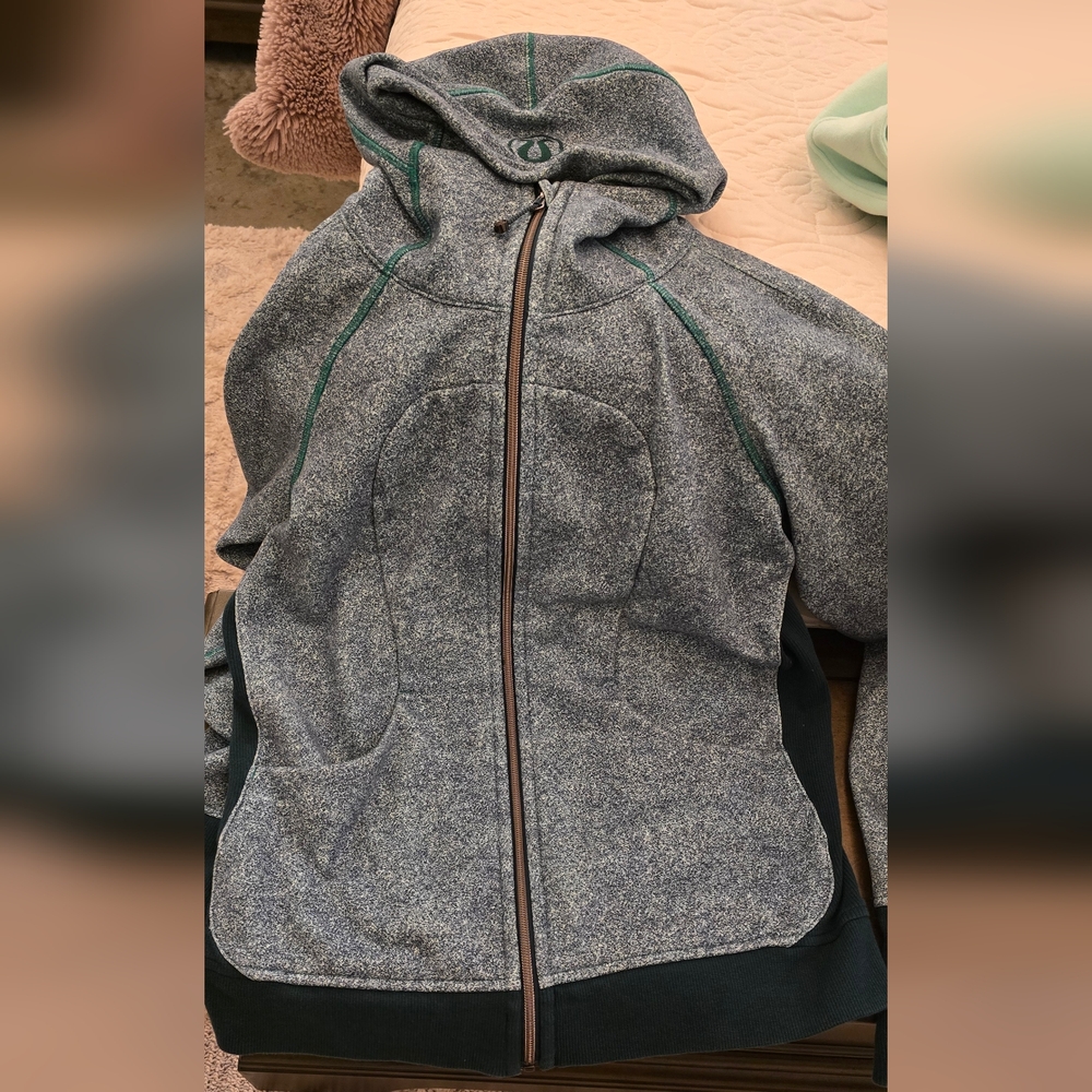 Lululemon Scuba Hoodie sz 10 green